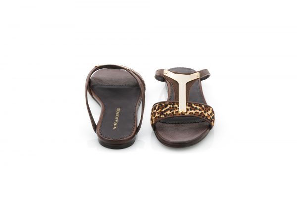 Low heel portuguese sandals with leopard print