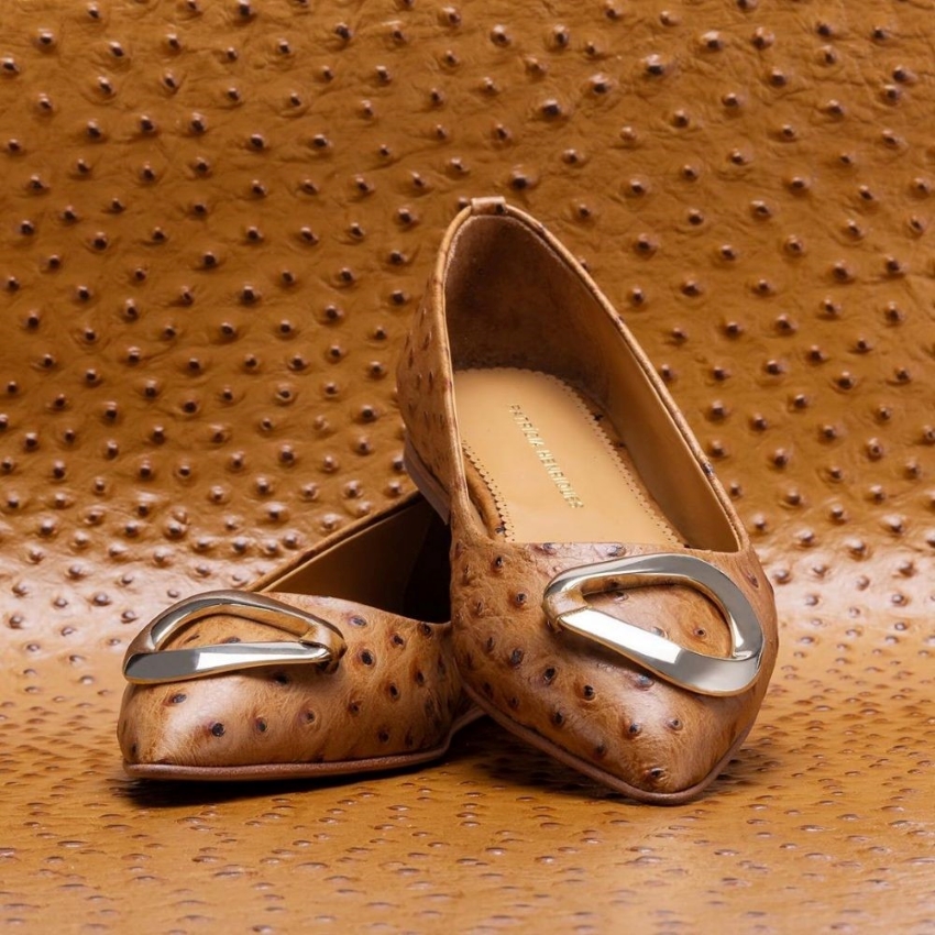 Read more about the article 4 luxury flat leather shoes for busy women